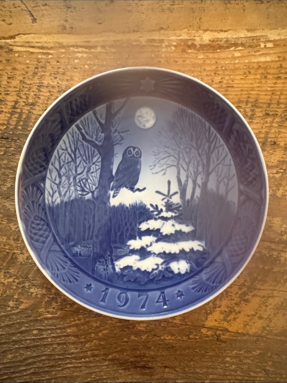 1974 Commemorative Blue Winter Owl Decorative Plate - Ceramics